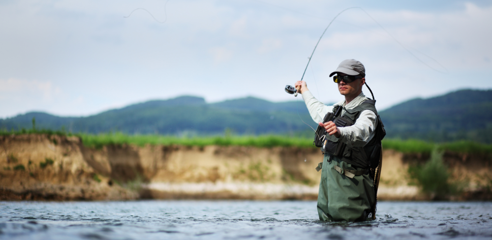 Pesca recreativa en aigües continentals, activitat que ha registrat 122.657 llicències vigents a Catalunya el 2025